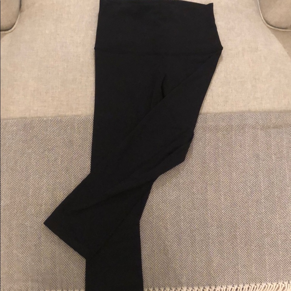 Black Lululemon Mid-crop High Rise leggings